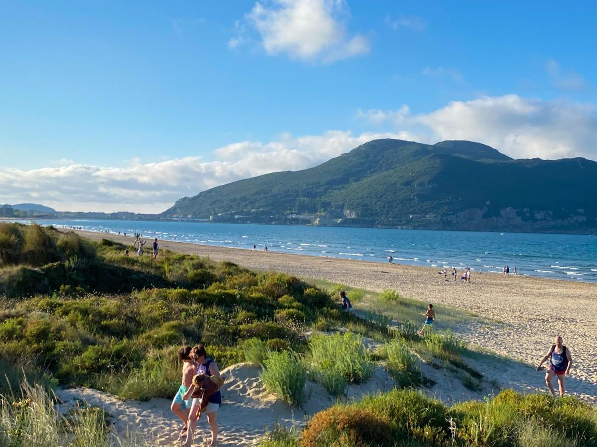 Piso Primera Linea De Playa Laredo Ngoại thất bức ảnh